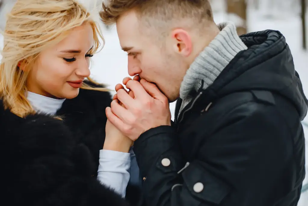 Как построить и поддерживать здоровые отношения, можно ли исправить нездоровые отношения и когда исправить не получится — момент, подчёркивающий важность честности и осознанного выбора в паре.