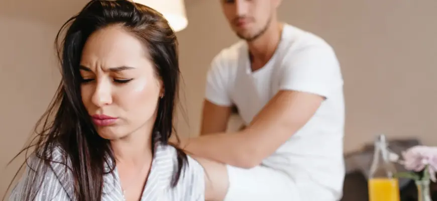 Пара в ссоре пытается понять, как правильно ссориться и разговаривать без обид