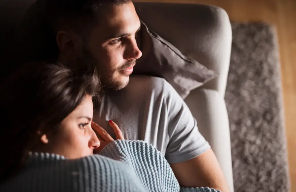 Как сохранить отношения с близкими, если у вас разные взгляды и когда не стоит терпеть различия во взглядах — пример спокойного общения пары