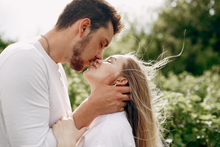 Как справиться с чувством «Я недостоин любви»: близость и поддержка в отношениях