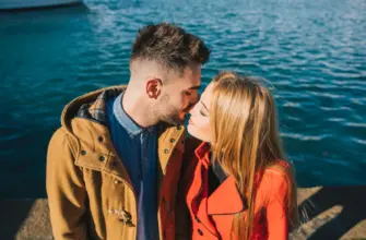 О чем поговорить с девушкой: 10 интересных тем для начала знакомства — пара на свидании у воды