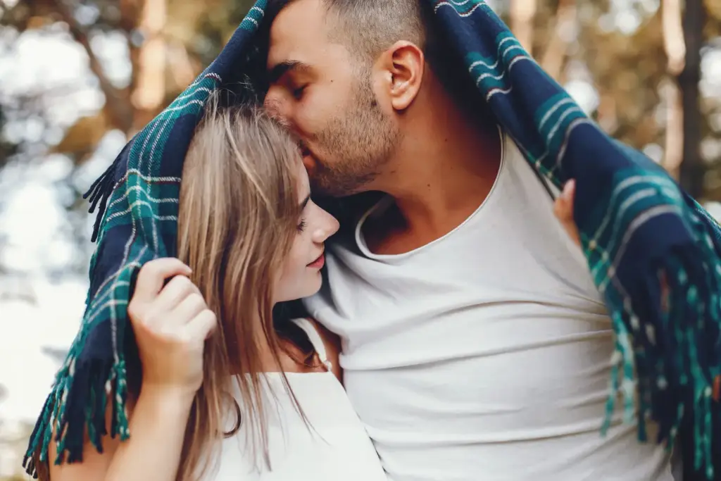 Почему мы выбираем похожих партнёров: чувство близости и доверия в паре