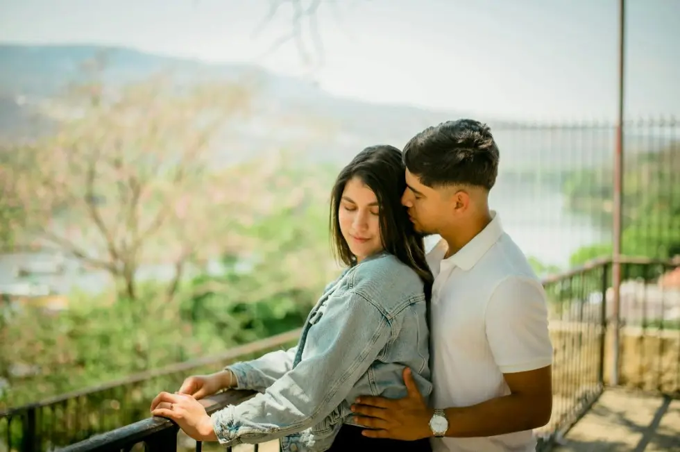 Почему тянет к эмоционально недоступным партнёрам: когда близость рядом, но тепла и отклика не хватает