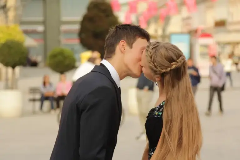 Пропал после переписки и не отвечает — это гостинг: внезапное исчезновение в отношениях