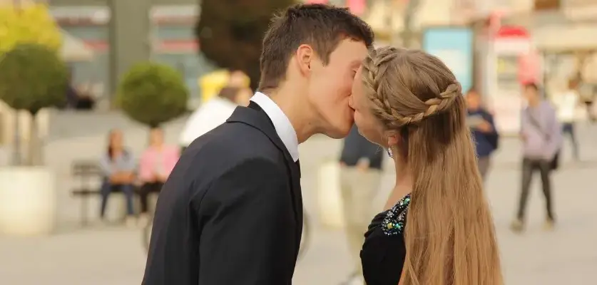 Пропал после переписки и не отвечает — это гостинг: внезапное исчезновение в отношениях